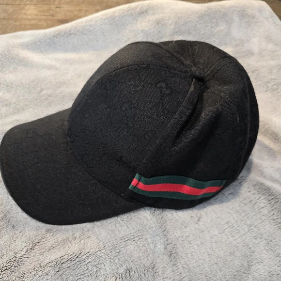Gucci | Accessories | Gucci Black Cap With Red And Green  display picture 1